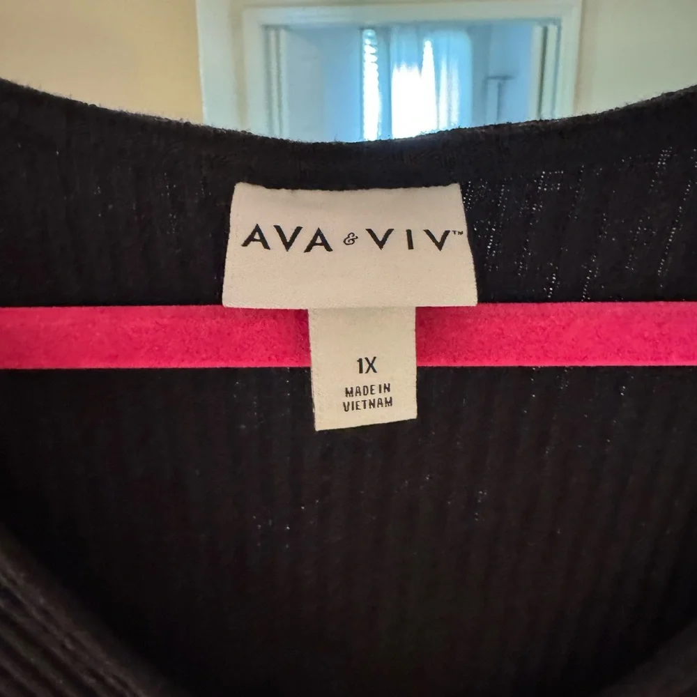Ava & Viv Plus Black V-Neck Knit Top size 1x - Picture 2 of 2